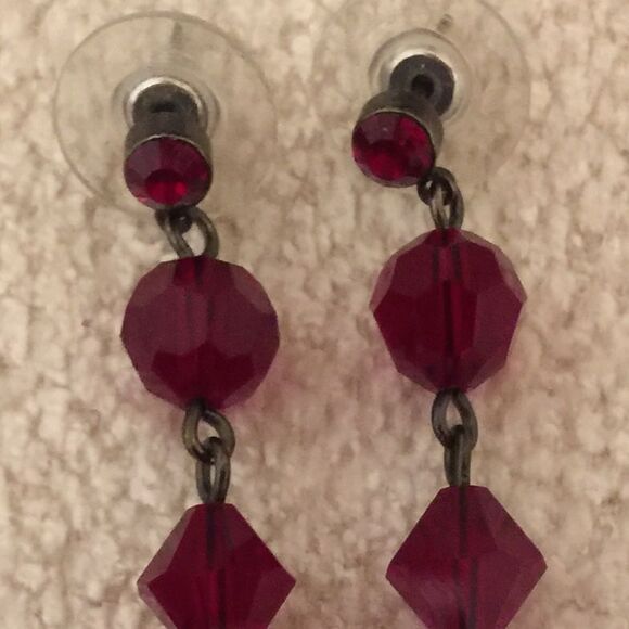 Cache red earrings - Picture 4 of 8